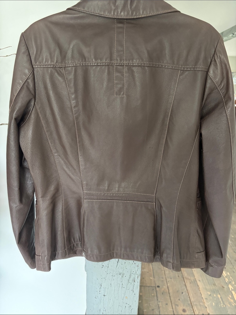 Danier Chocolate Brown Leather Button Jacket - Picture 3 of 6